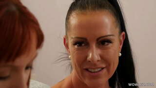 Зрелые лесбийские подруги занимаются сексом в первый раз