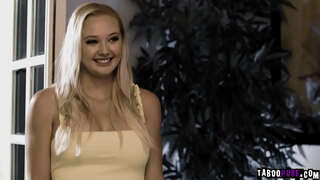 Milf ลอว์เรนฟิลลิปส์และเหมือนวัยรุ่นด้าเพลซรี่พอร์เตอร์ผลัดกันขี่ม้าดิ๊ก Chibbles ใหญ่คนเนื้อ