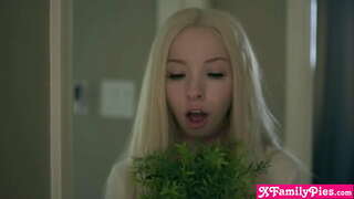 ���ेरो insatiable जवान छोटा stepsister रोक्न सकेन maturbating यो बेसलीका