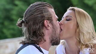 Fotosini hottie olcha bo&#039;sa Anal Plumber ning quvur tomonidan Fucked