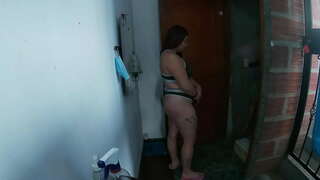 Pozivam vas da uđu u kuću od mesa i jebe mi kao kučka gledati do kraja