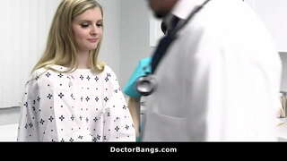 Pervo Läkare Ger Alternativ Behandling till Sin Patient