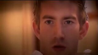 Henessy ser hennes steg-bror runkar i hans b