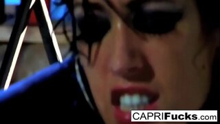 Brunette babe se bateu