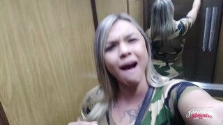 Сексуальная подруга облизывает друга д.