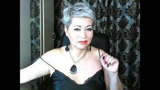 Fremragende russiske MILFS t. hendes søde kusse nådesløst i en varm eget show ...